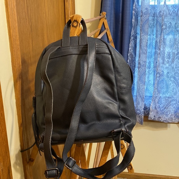 Dark navy backpack - Picture 2 of 3